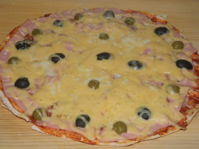 Pizza pe blat de lipie