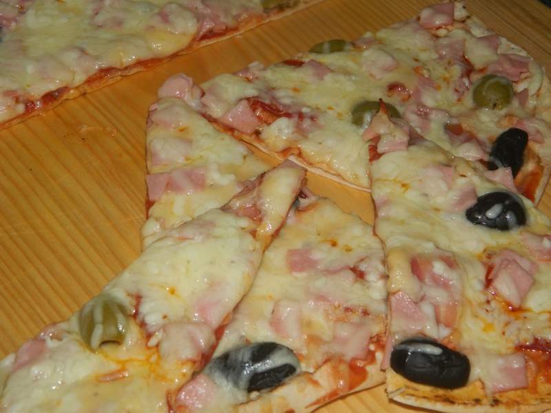 Pizza pe blat de lipie