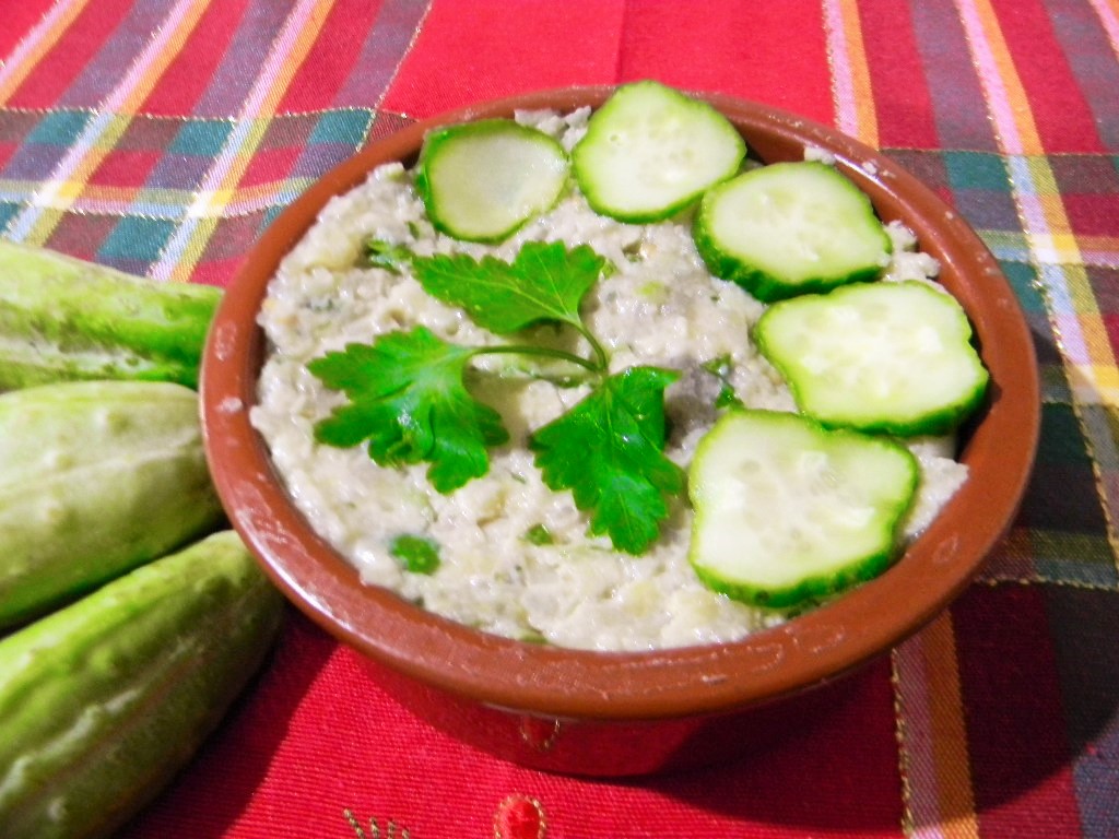 Salata  cu vinete a la tzatiki