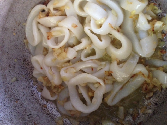 Calamari  picanti cu paste