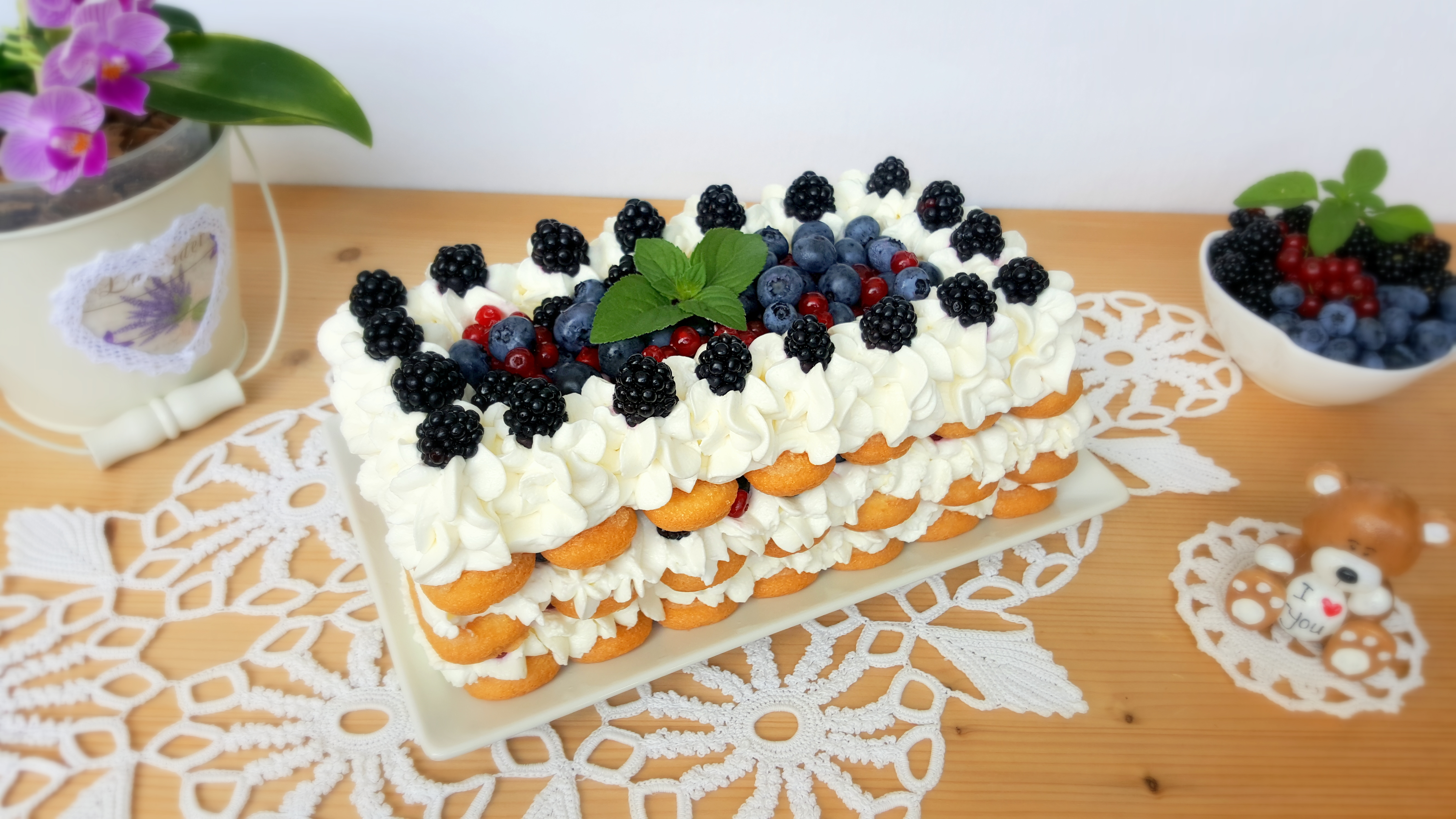 Desert tort cu fructe de padure