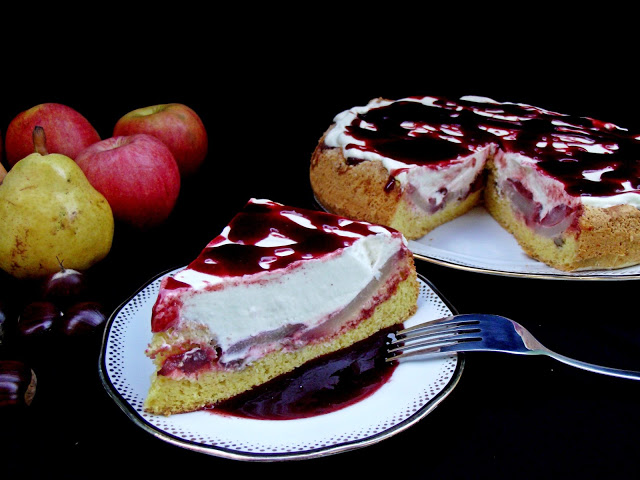 Tarta cu pere posate in vin rosu