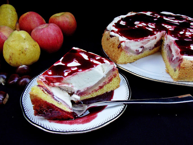 Tarta cu pere posate in vin rosu