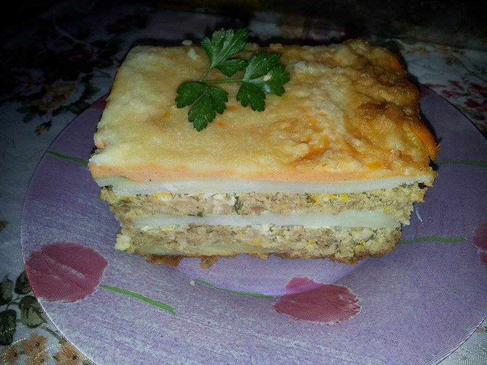 Musaca gratinata cu sos si cascaval