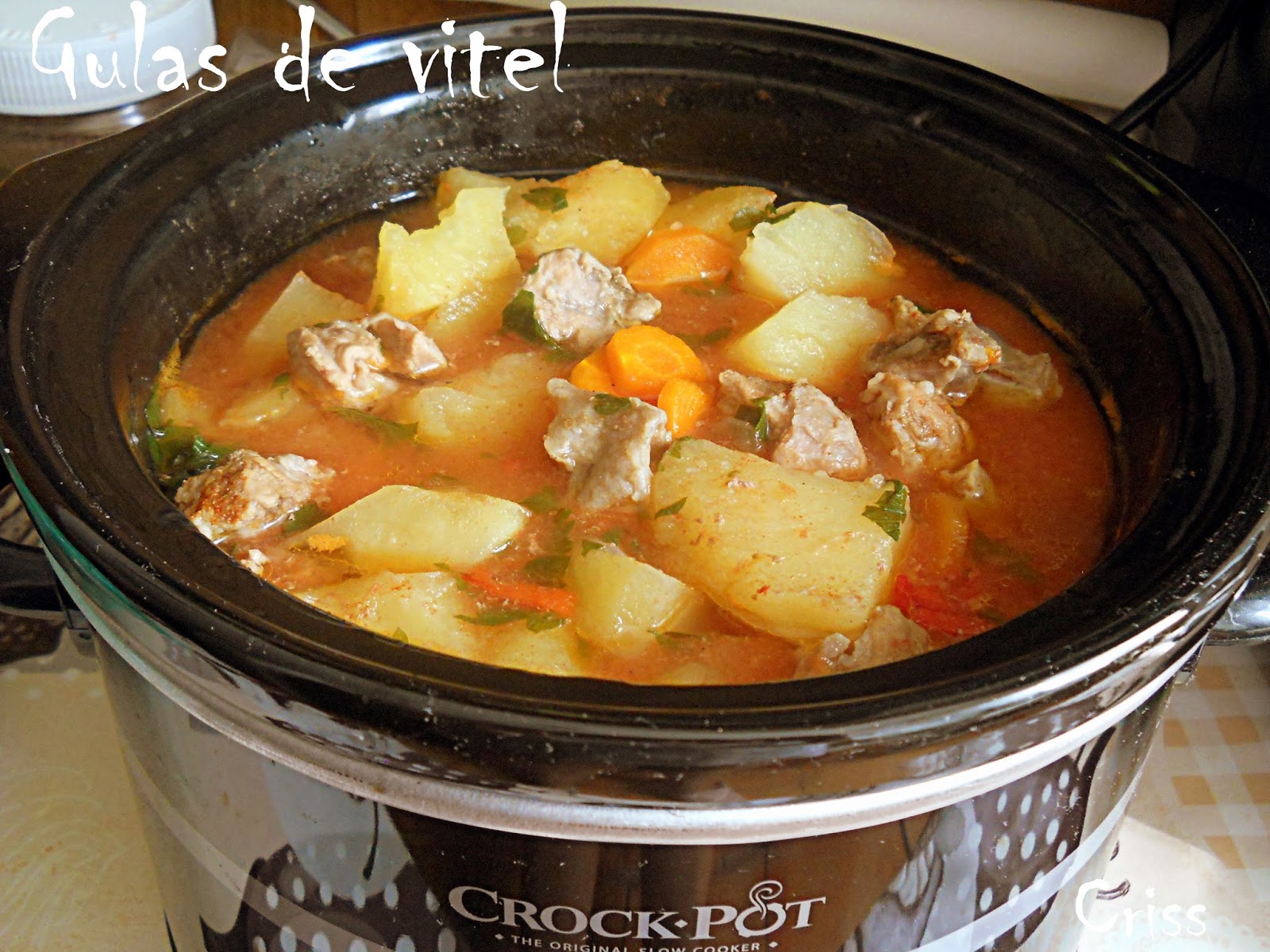 Gulas de vitel la slow cooker Crock-Pot 2.4 L