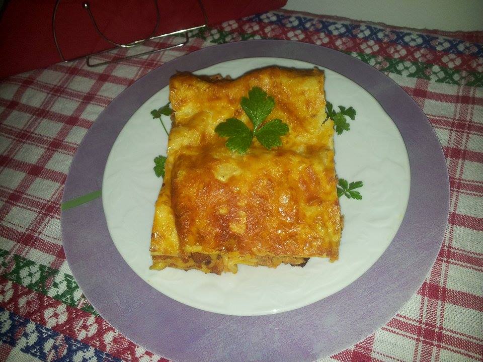 Lasagna cu foi de casa - Reteta savuroasa cu sos ragu