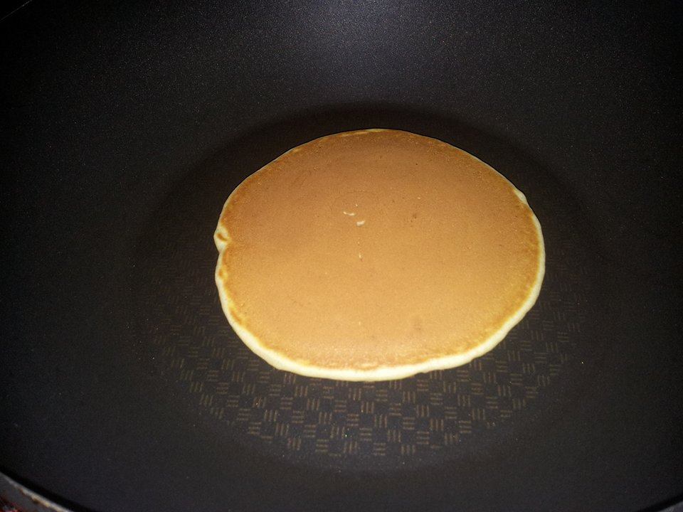 Pancake mic-dejun cu nuci, miere si banane