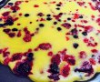 Clafoutis cu lamaie si fructe de padure-5