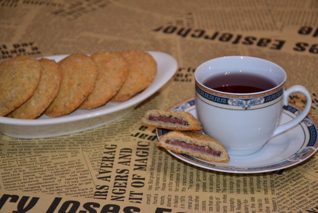 Biscuiti cu fulgi de ovaz, salam si cascaval