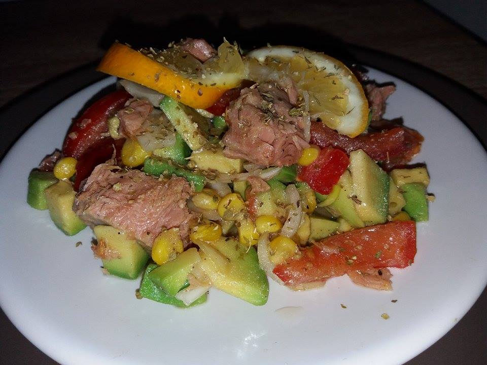 Salata de avocado cu ton