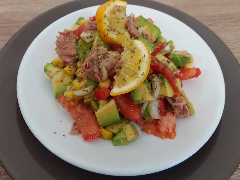 Salata de avocado cu ton