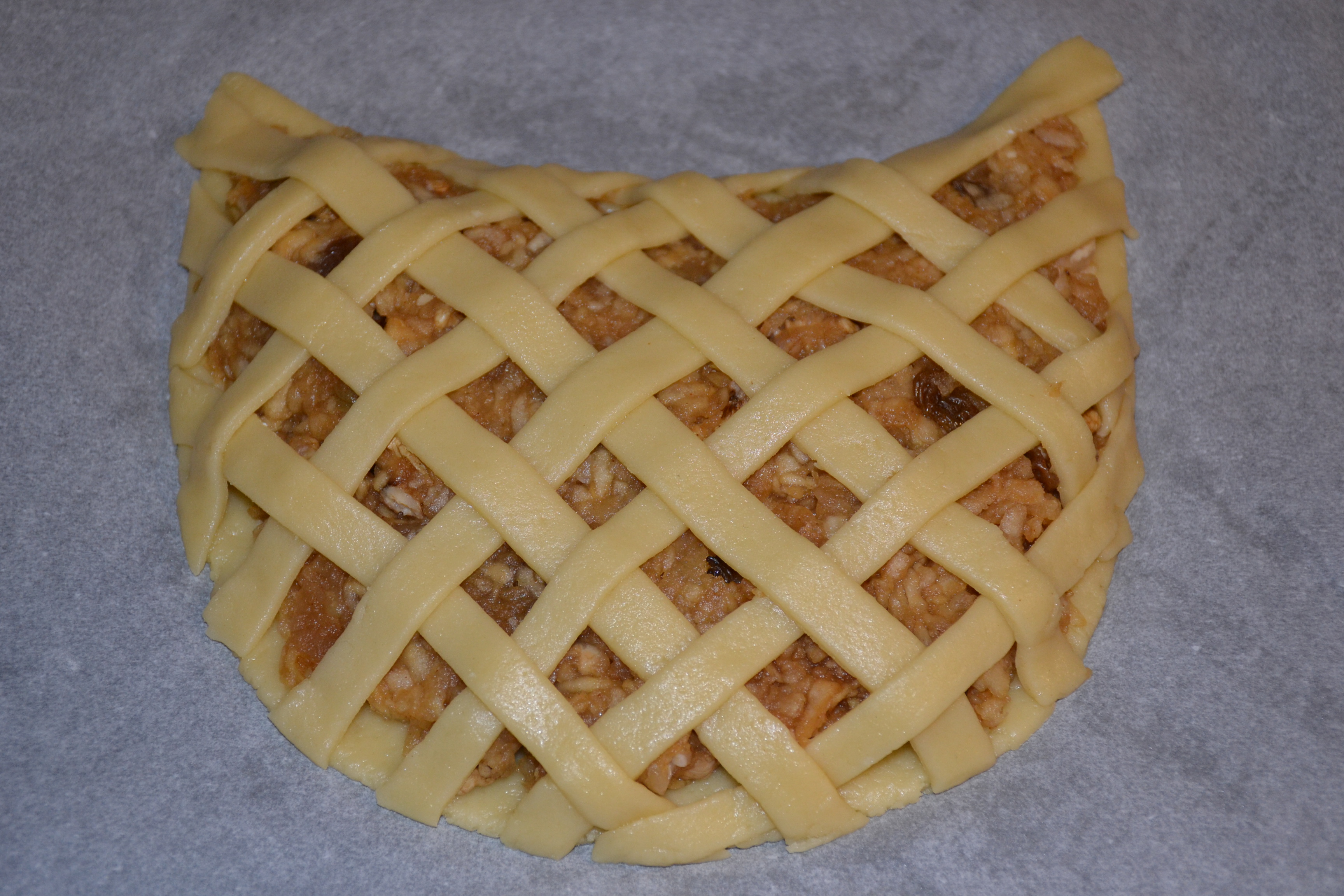 Desert tarta cosulet cu umplutura de mere