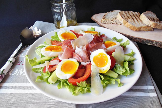 Salata cu oua si prosciutto