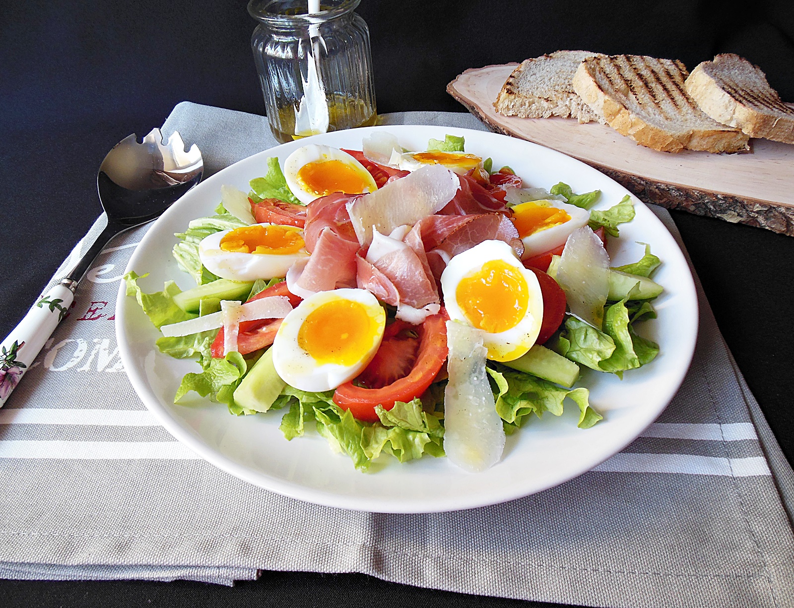 Salata cu oua si prosciutto