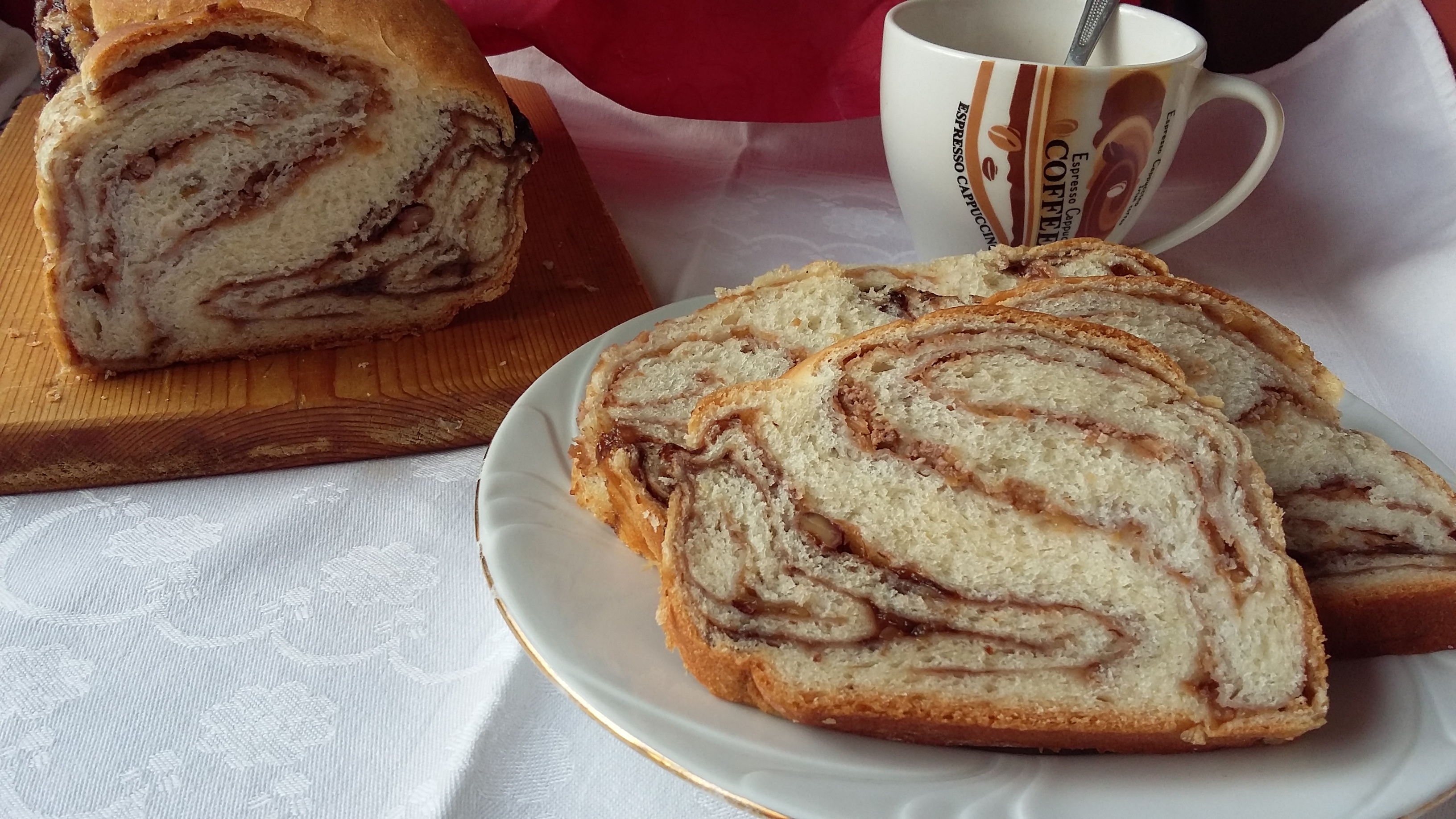 Desert cozonac cu mere, nuca si gem de prune (de post)