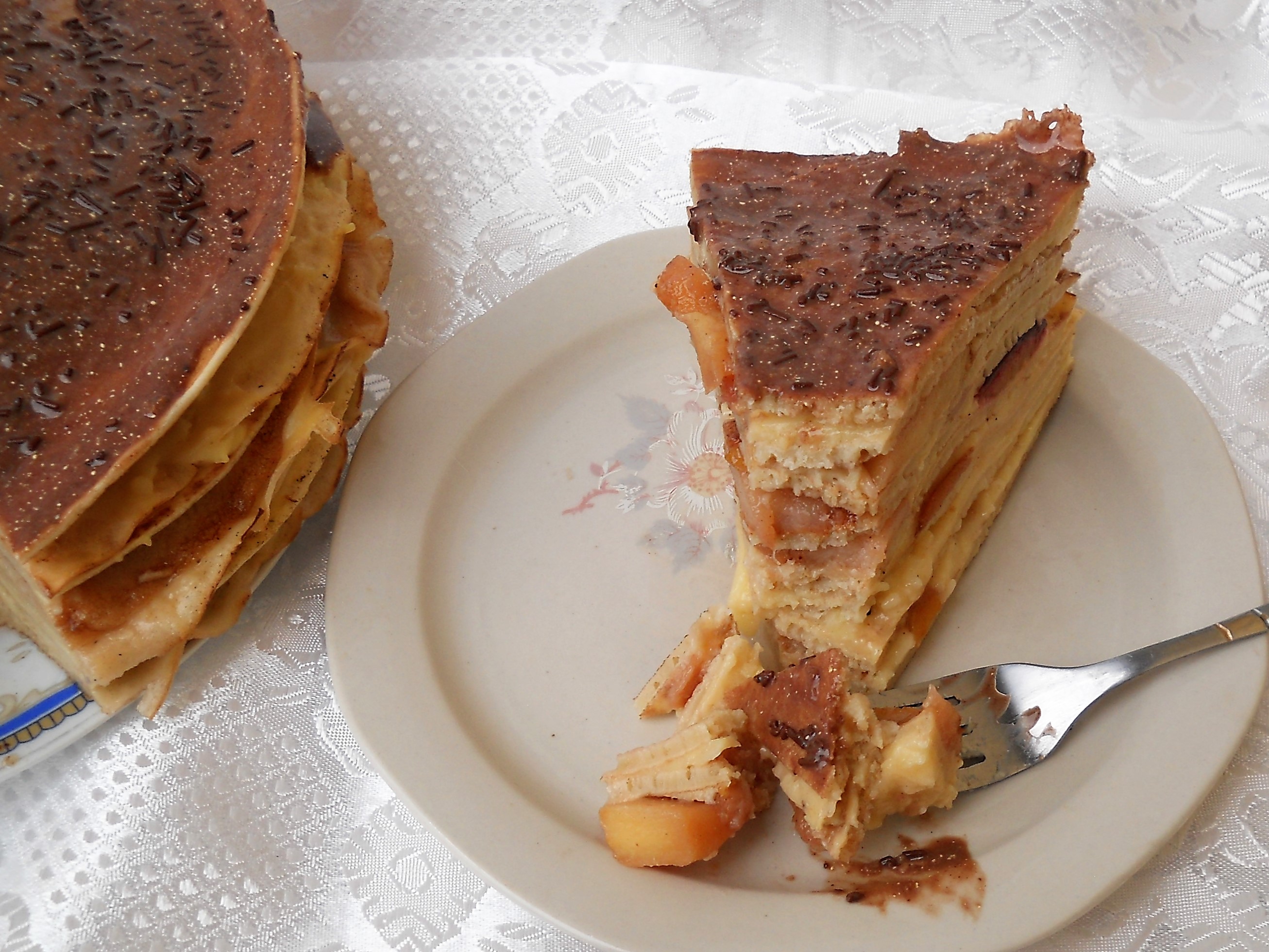 Desert tort de clatite cu fructe