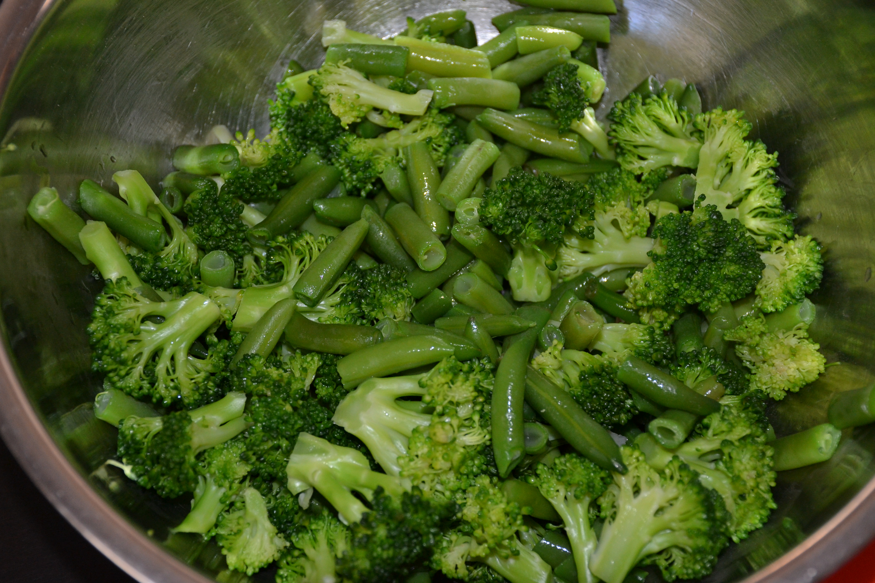 Broccoli cu fasole verde la cuptor