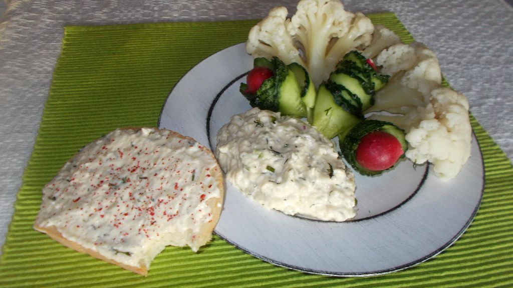 Salata de conopida cu maioneza, usturoi si marar verde