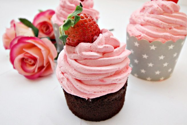 Desert cupcakes cu capsuni