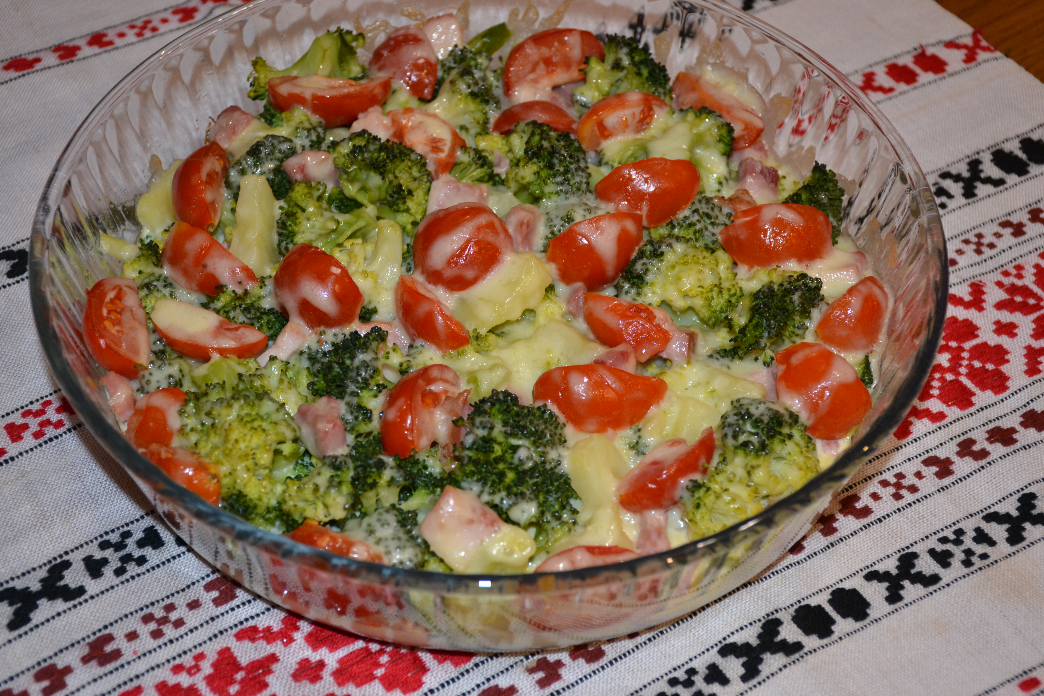 Deliciu la cuptor cu broccoli si rosii cherry