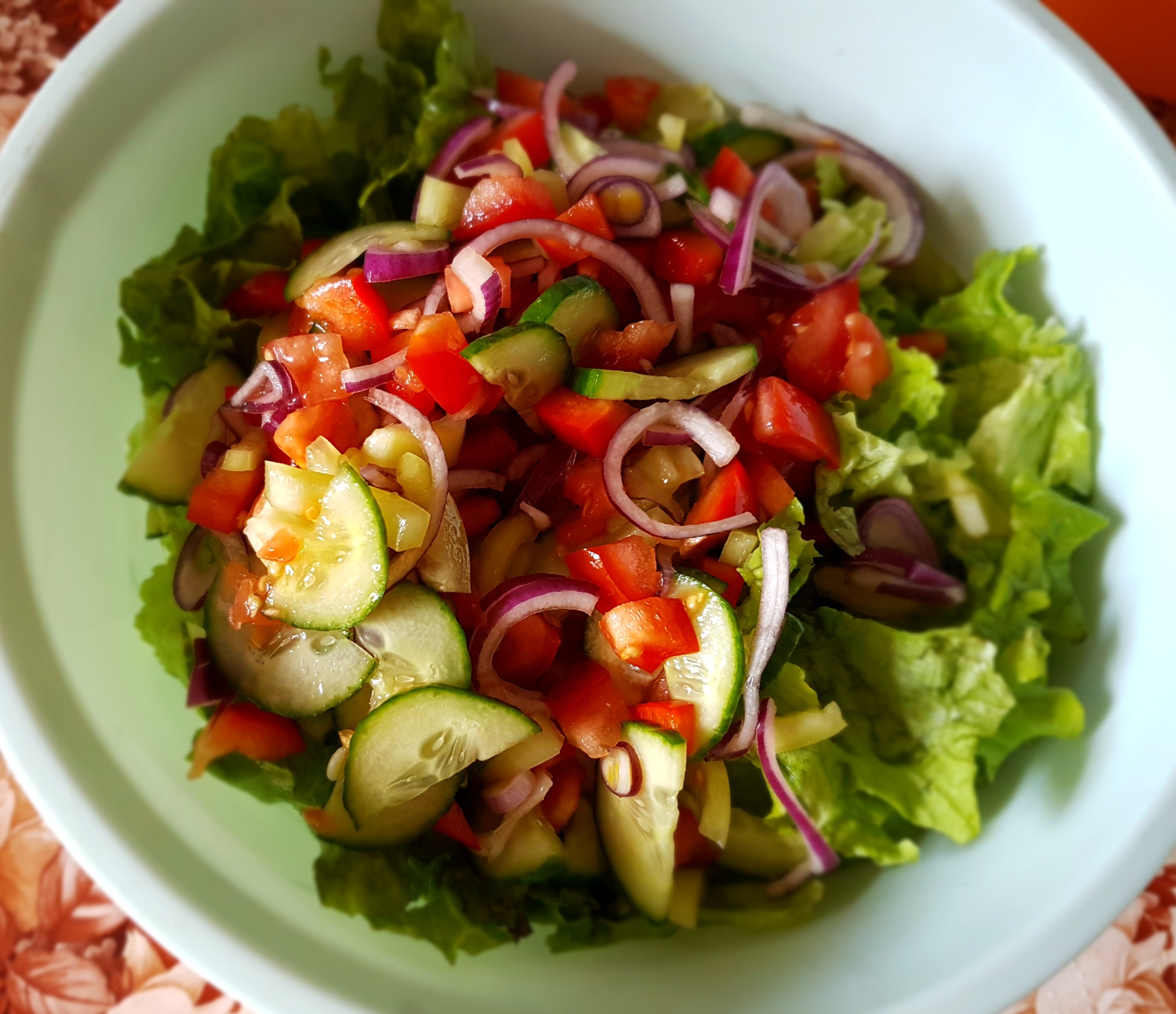 Salata de cruditati cu carne de pui