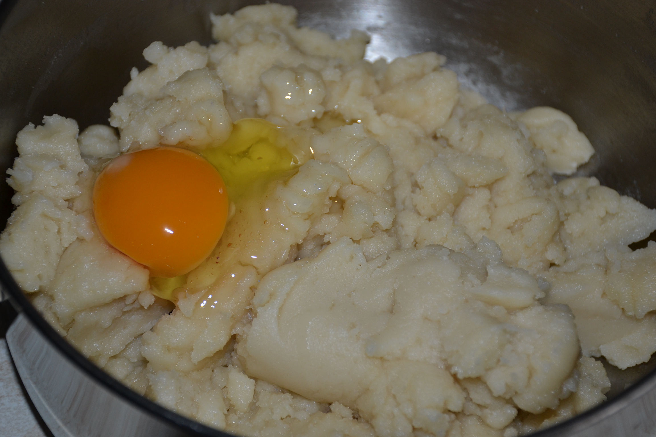 Desert choux a la creme cu capsuni