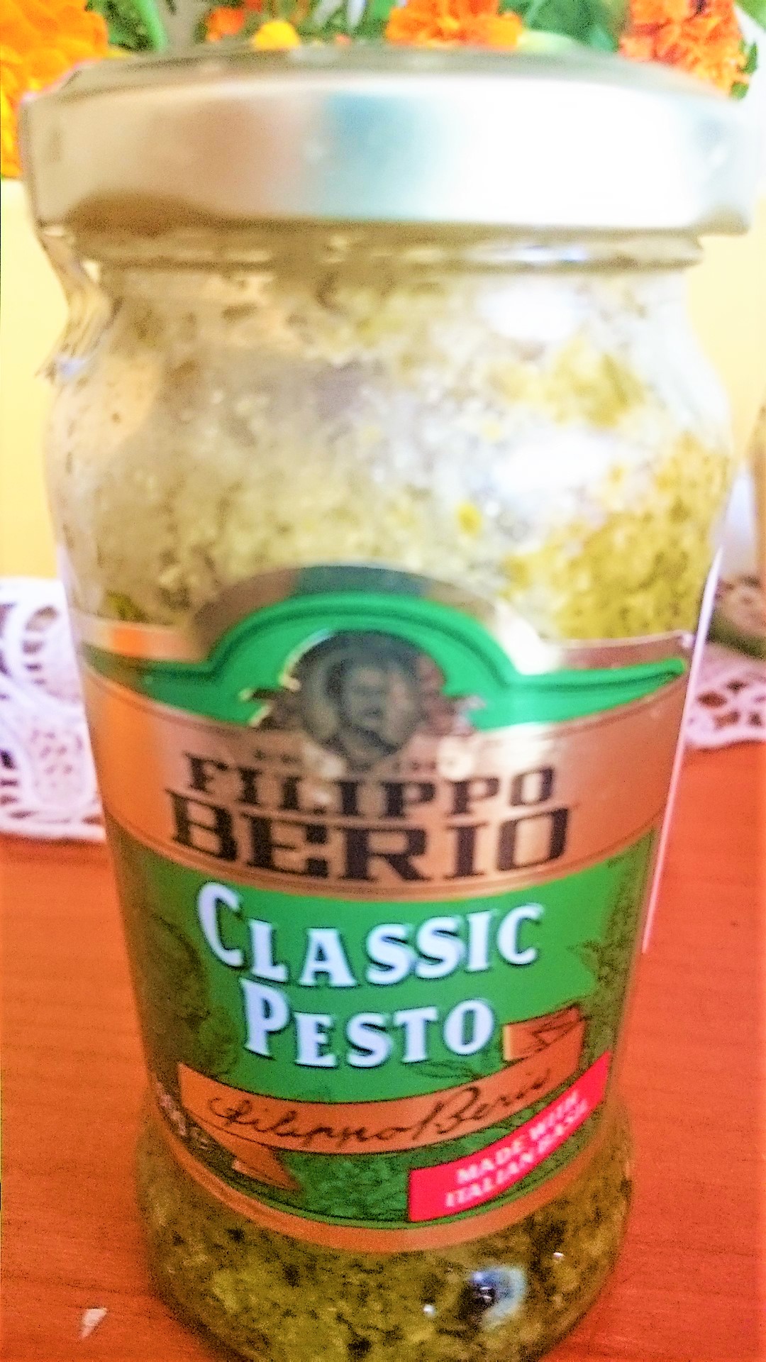 Salata cu mozzarella si pesto