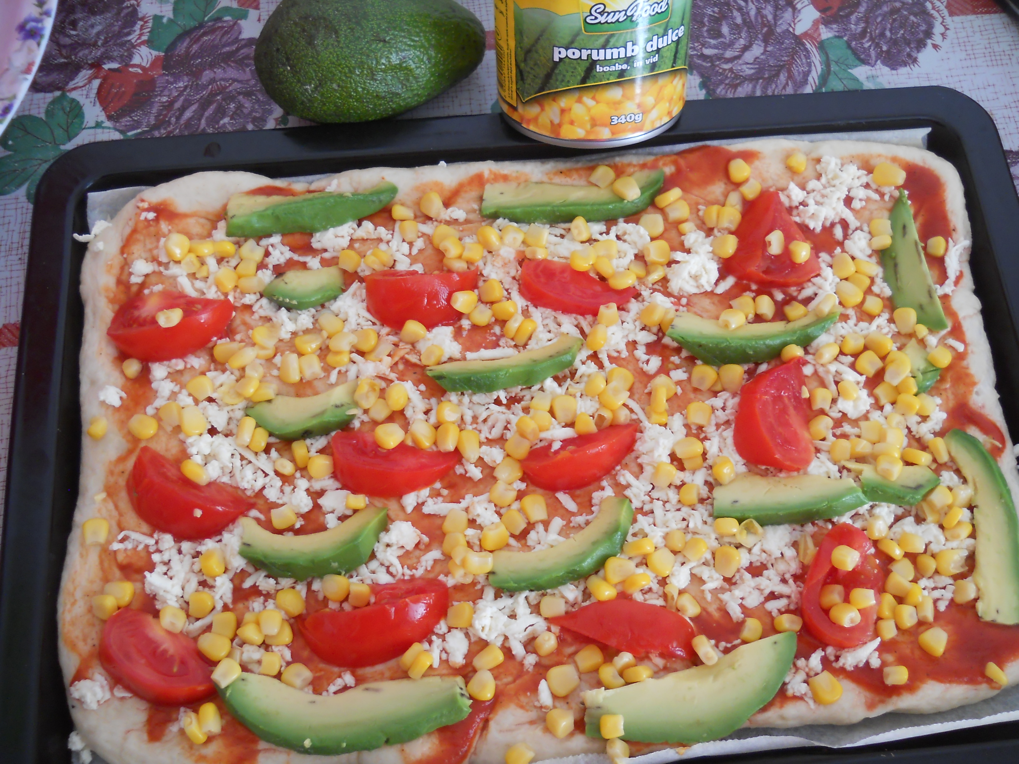 Pizza cu avocado