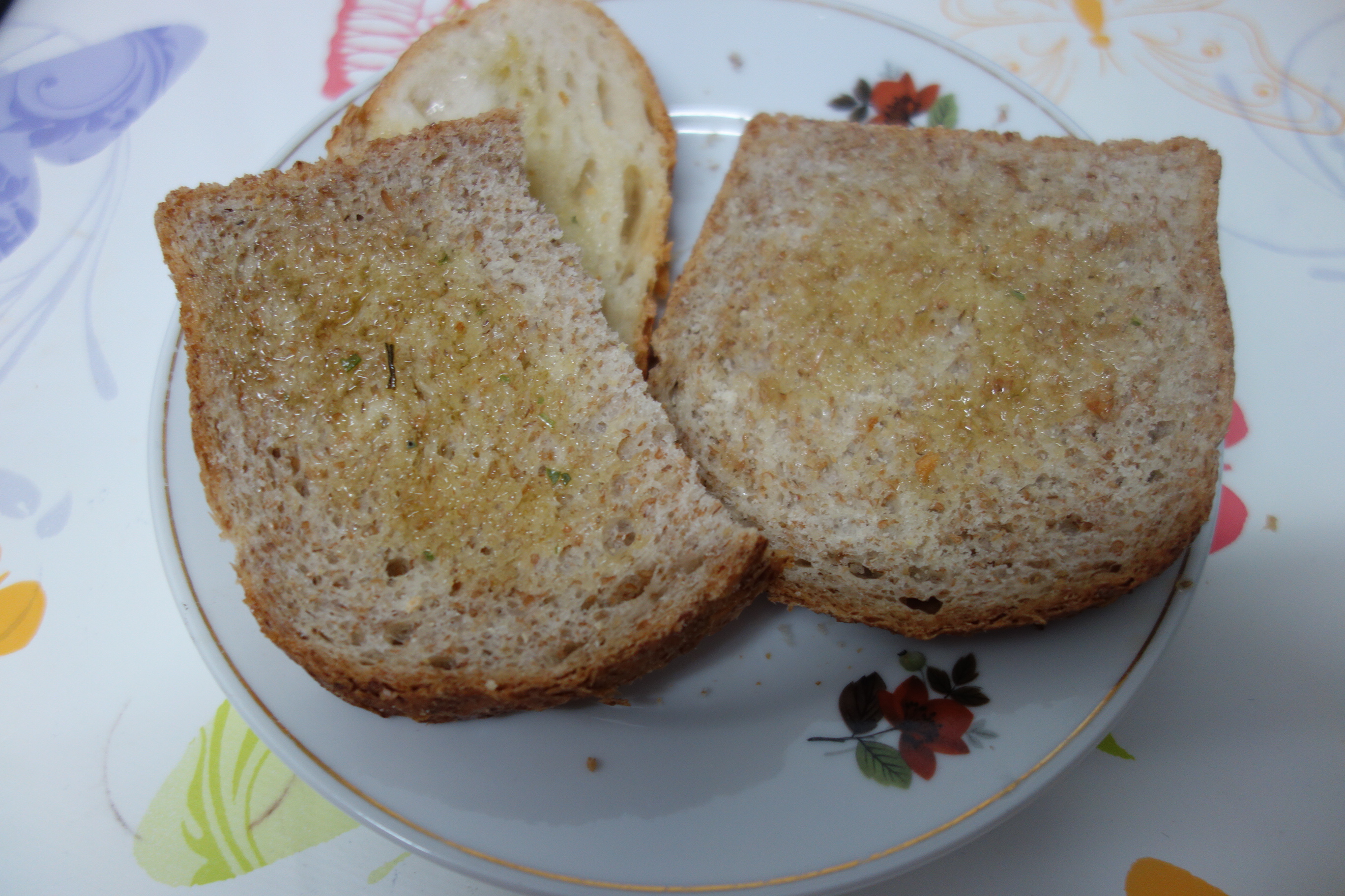 Crostini cu piure de mazare si ceva fin