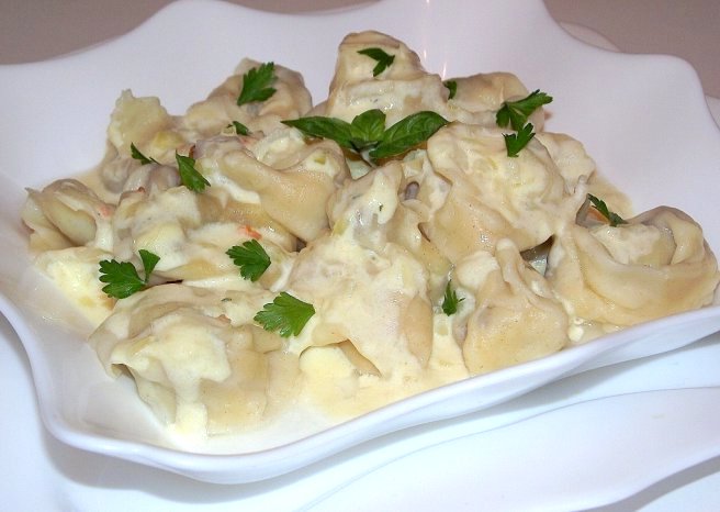 Tortellini ( bicolori ) de casa, cu ciuperci si cascaval