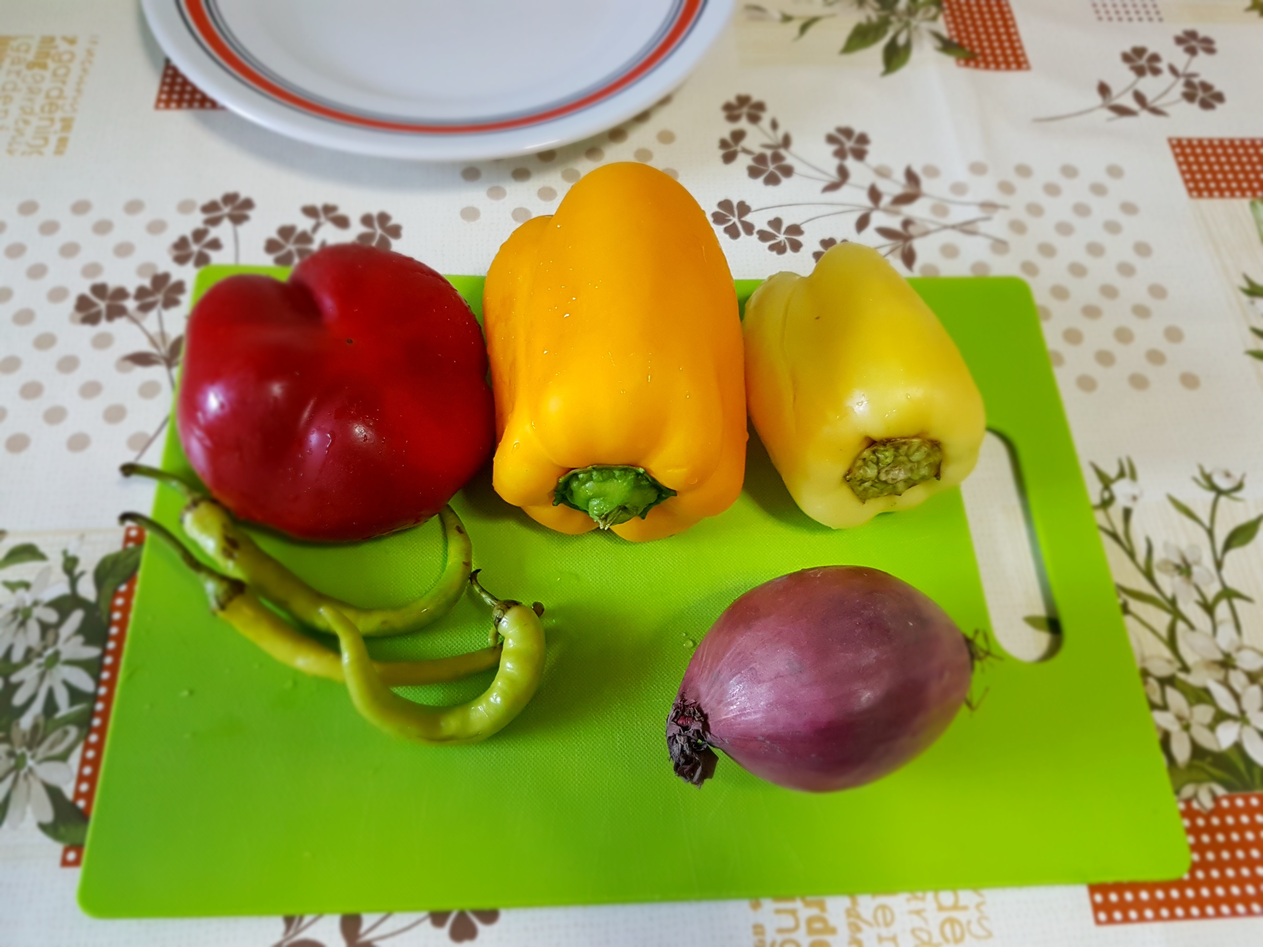 Fusilli cu pui, legume si branza de burduf, in lapte