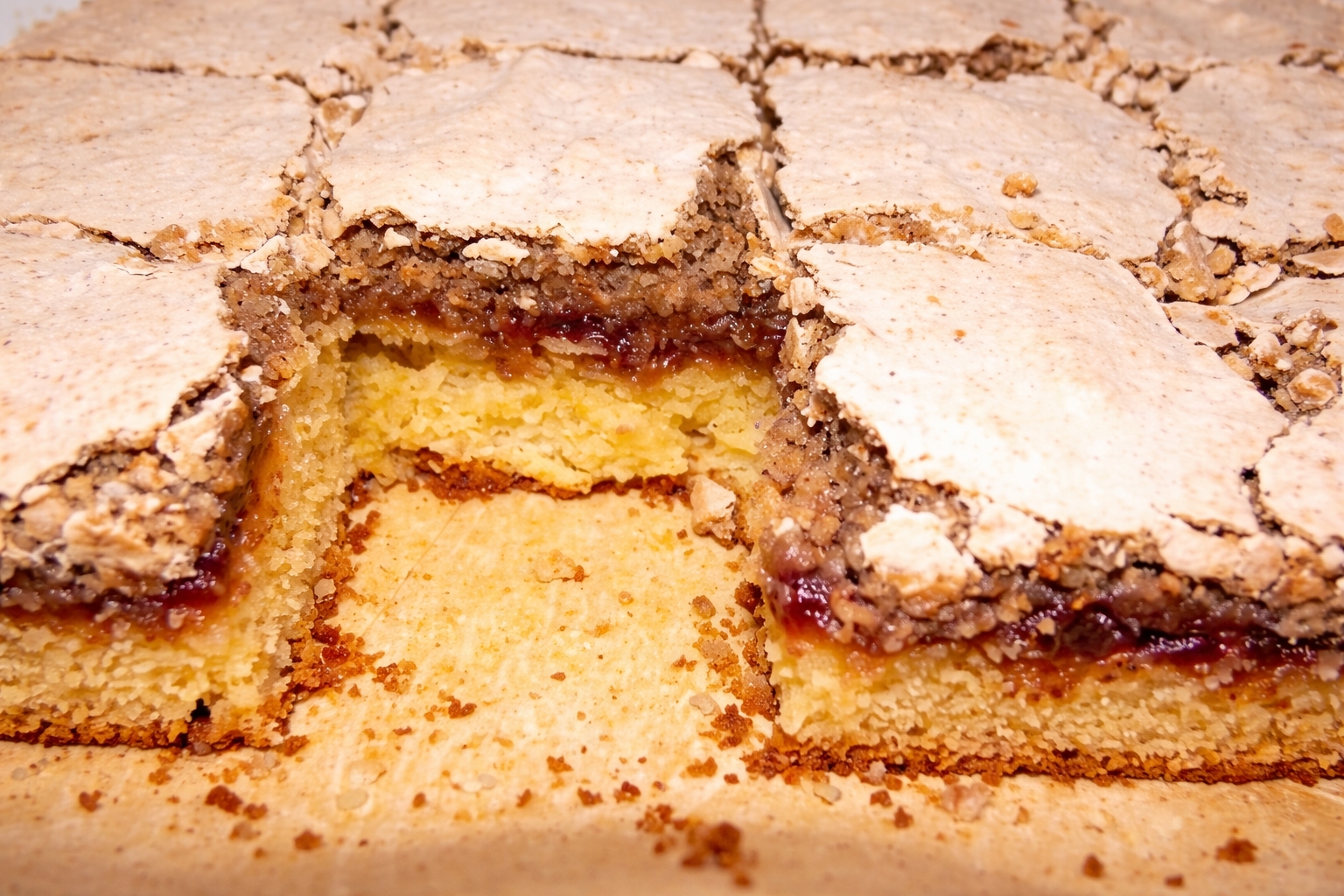 Prajitura Figaro - Desert delicios cu nuca si bezea