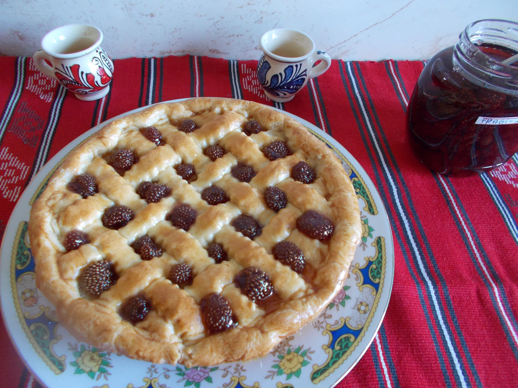 Desert tarta cu grilaj si crema de vanilie