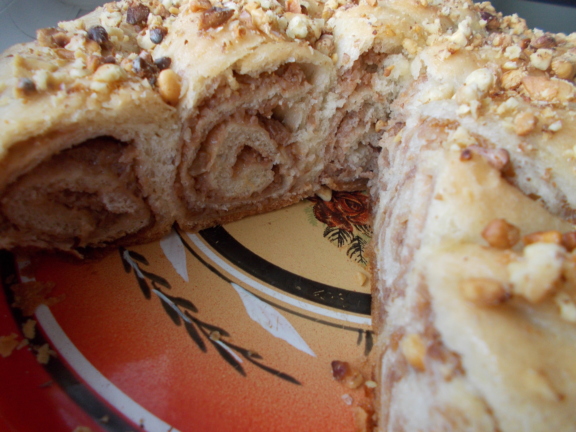 Desert invartita cu nuci si dulceata de caise