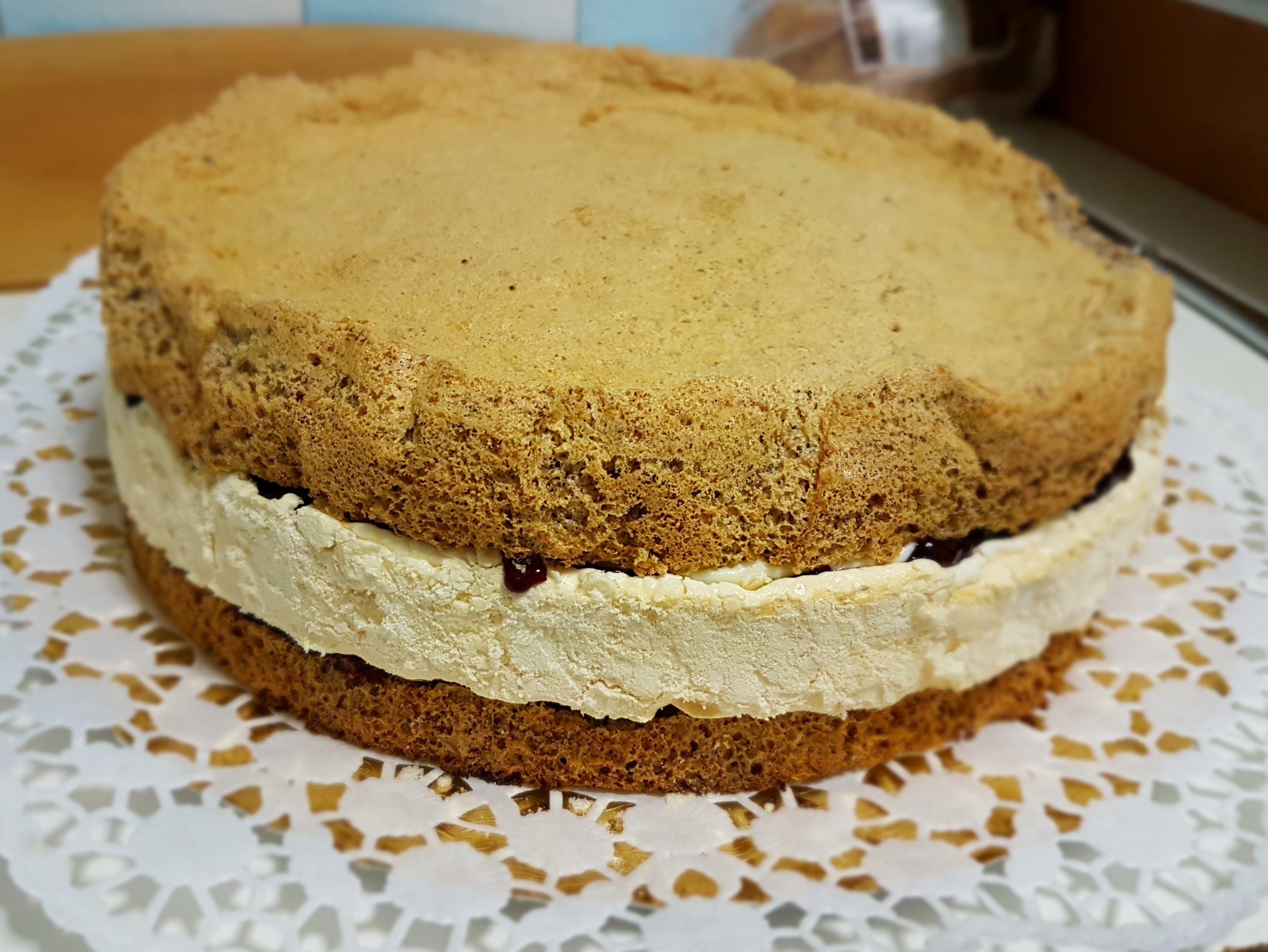 Desert tort cu crema de vanilie si jeleu de fructe de padure - 2018