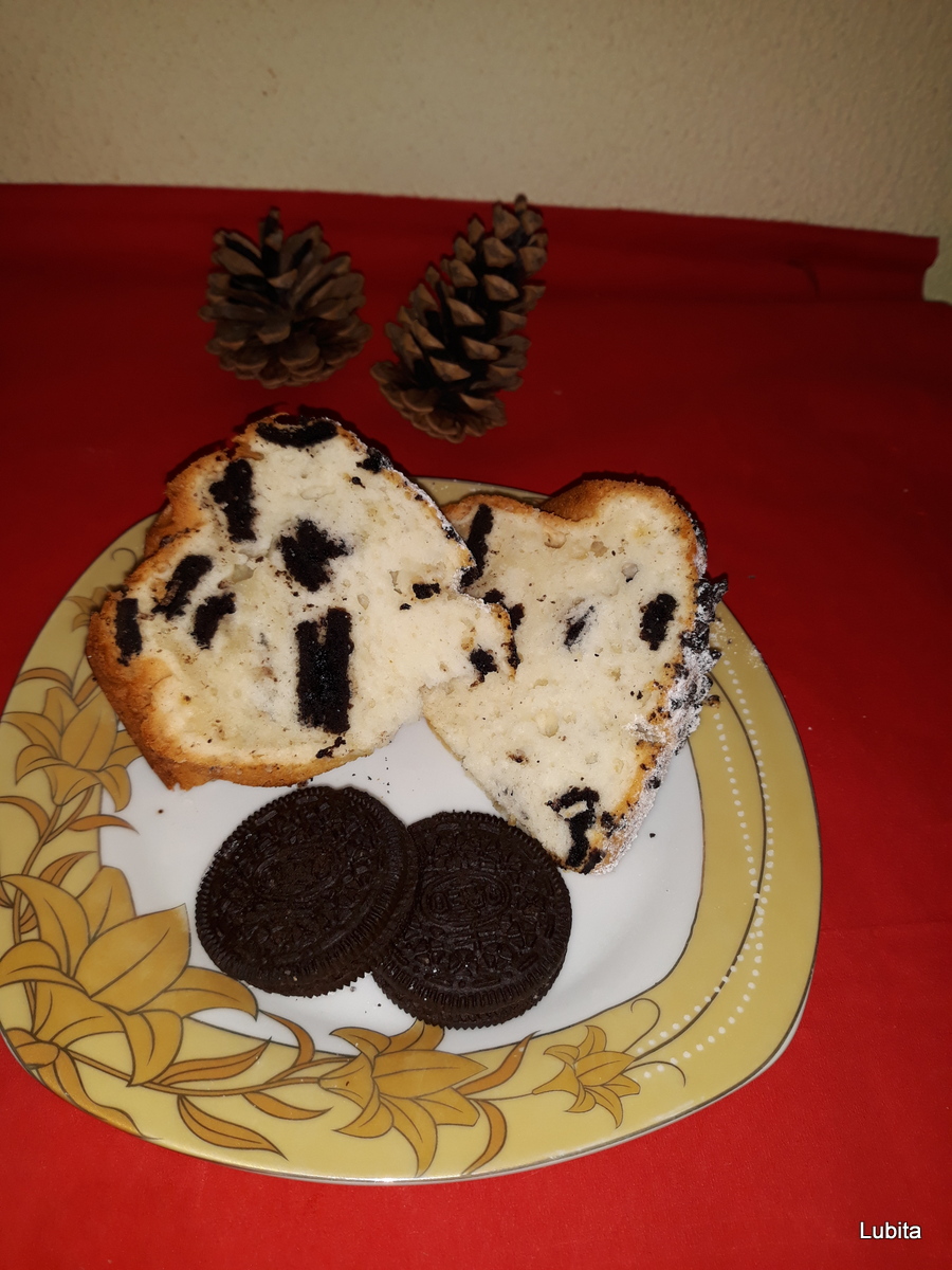 Desert chec cu albusuri si biscuiti Oreo