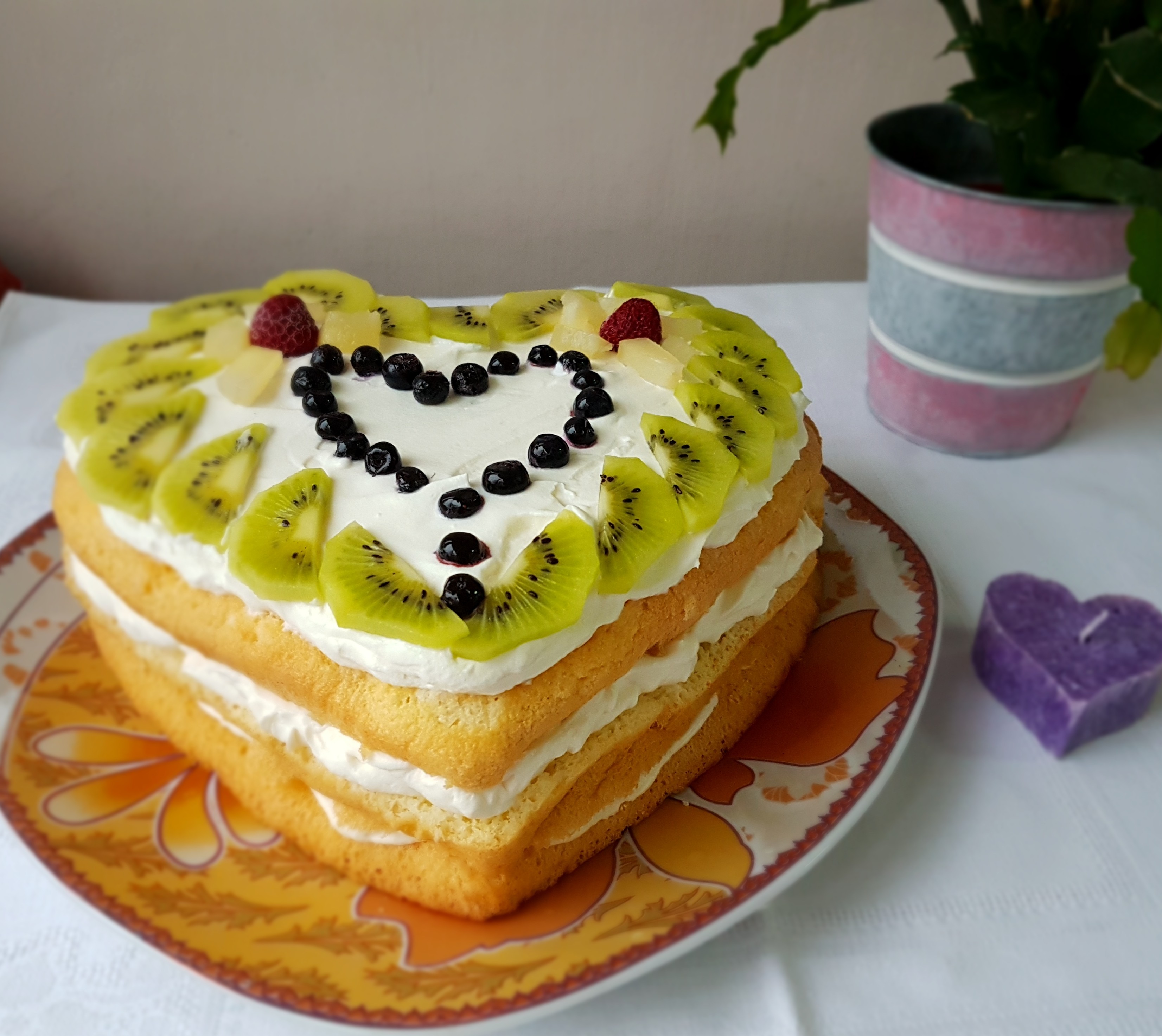 Desert tort inima cu mascarpone si fructe