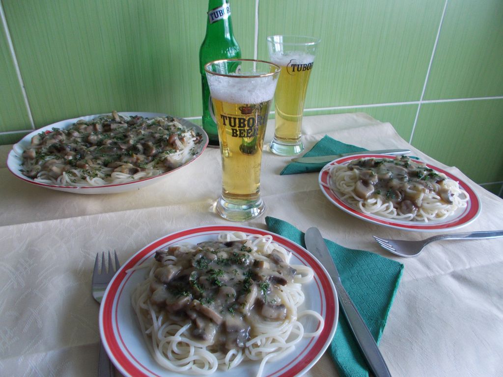 Spaghete cu ciuperci, in sos alb