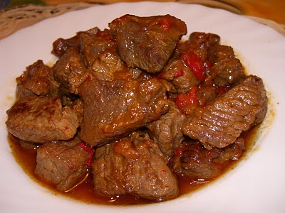 Carne de vita brezata in legume