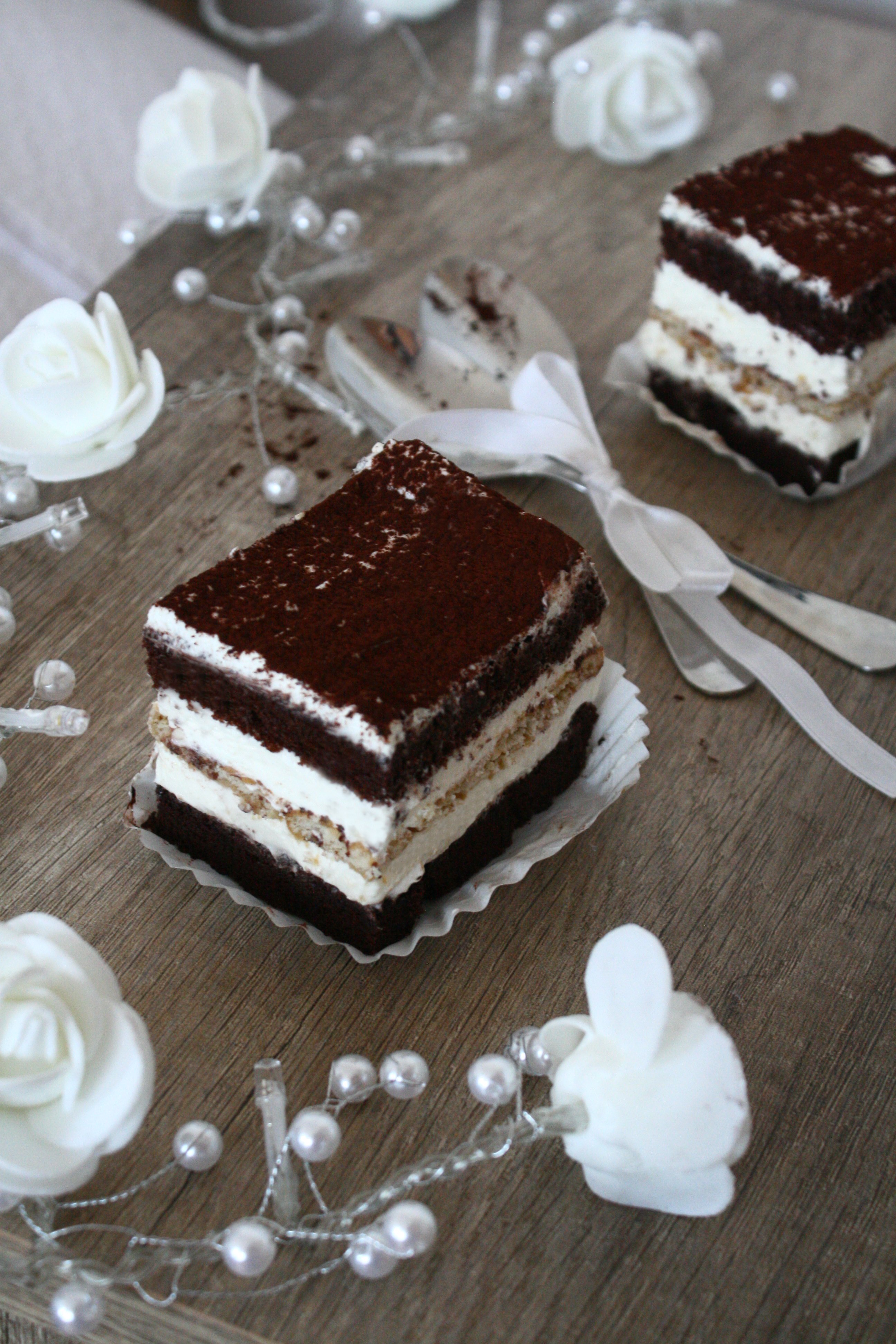 Desert prajitura cu cappuccino si crema de mascarpone
