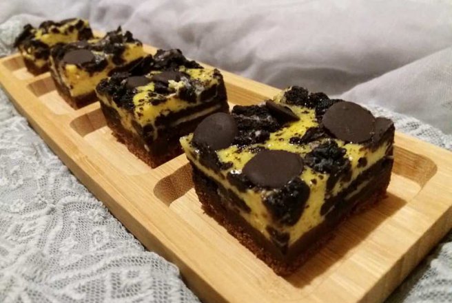 Desert brownie cheesecake cu oreo