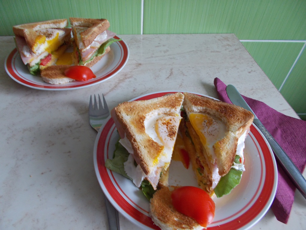 Club sandwich cu ou