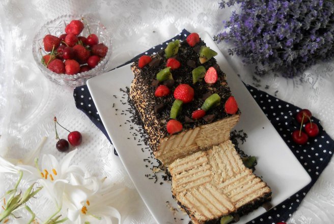 Desert tort de biscuiti si crema de vanilie