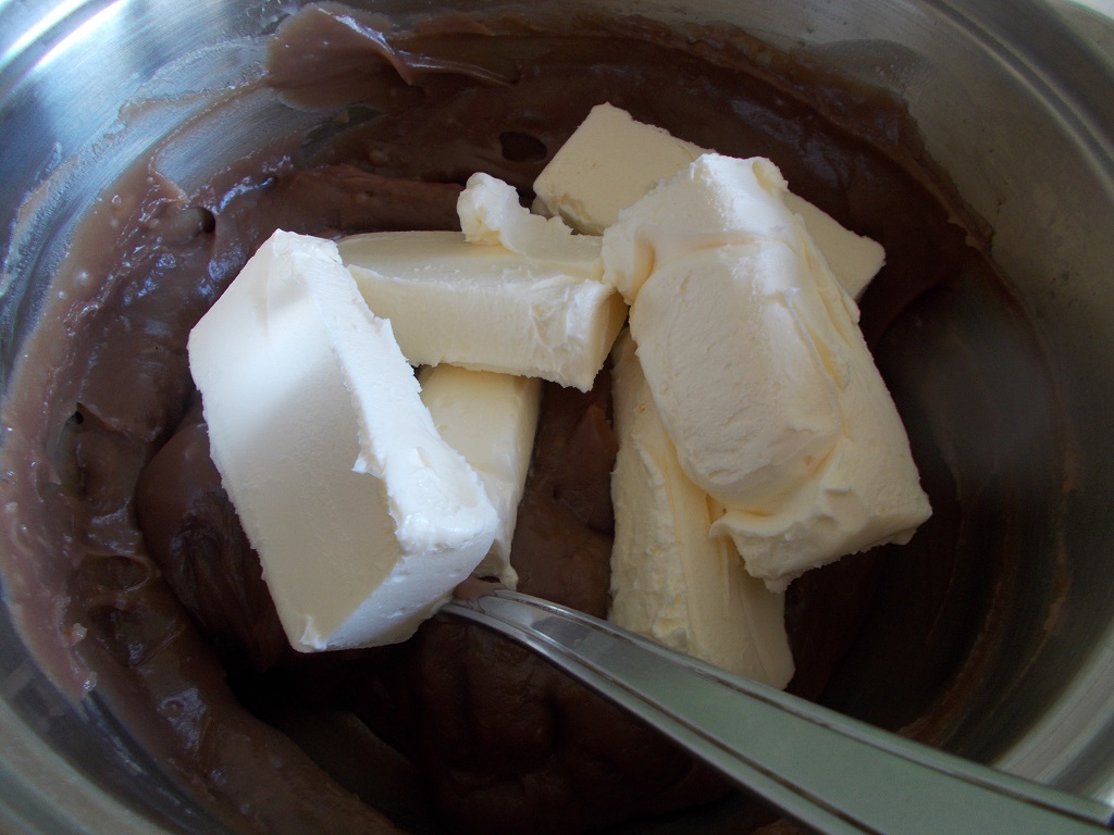 Desert tort de biscuiti, cu crema de ciocolata