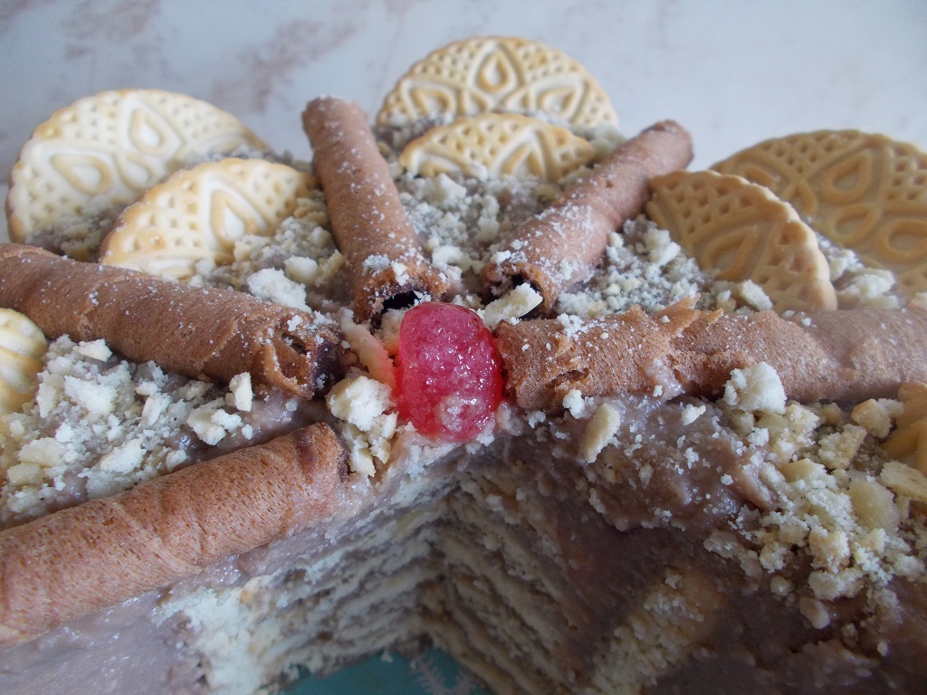 Desert tort de biscuiti, cu crema de ciocolata