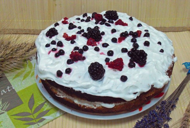 Desert tort rustic de vara cu fructe de padure