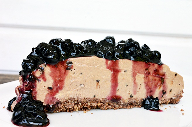 Cheesecake cu ciocolata si gem de afine