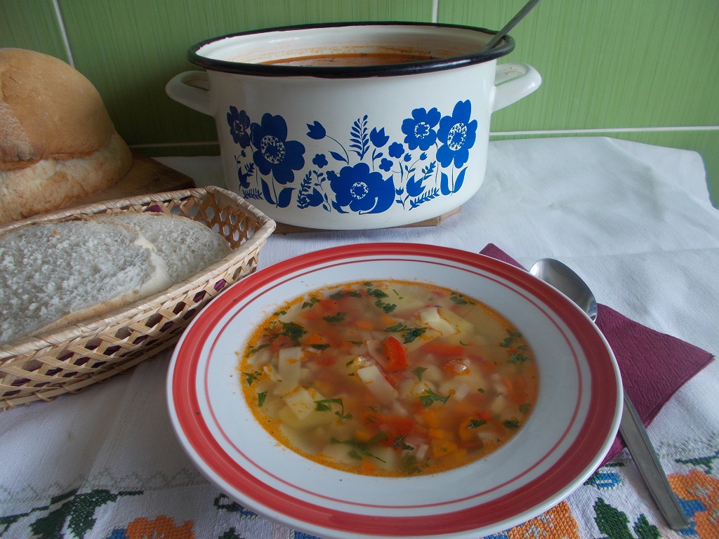 Ciorba de legume, cu tăiței