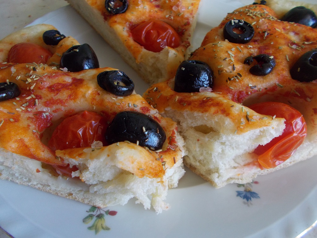 Foccacia cu masline si rosii