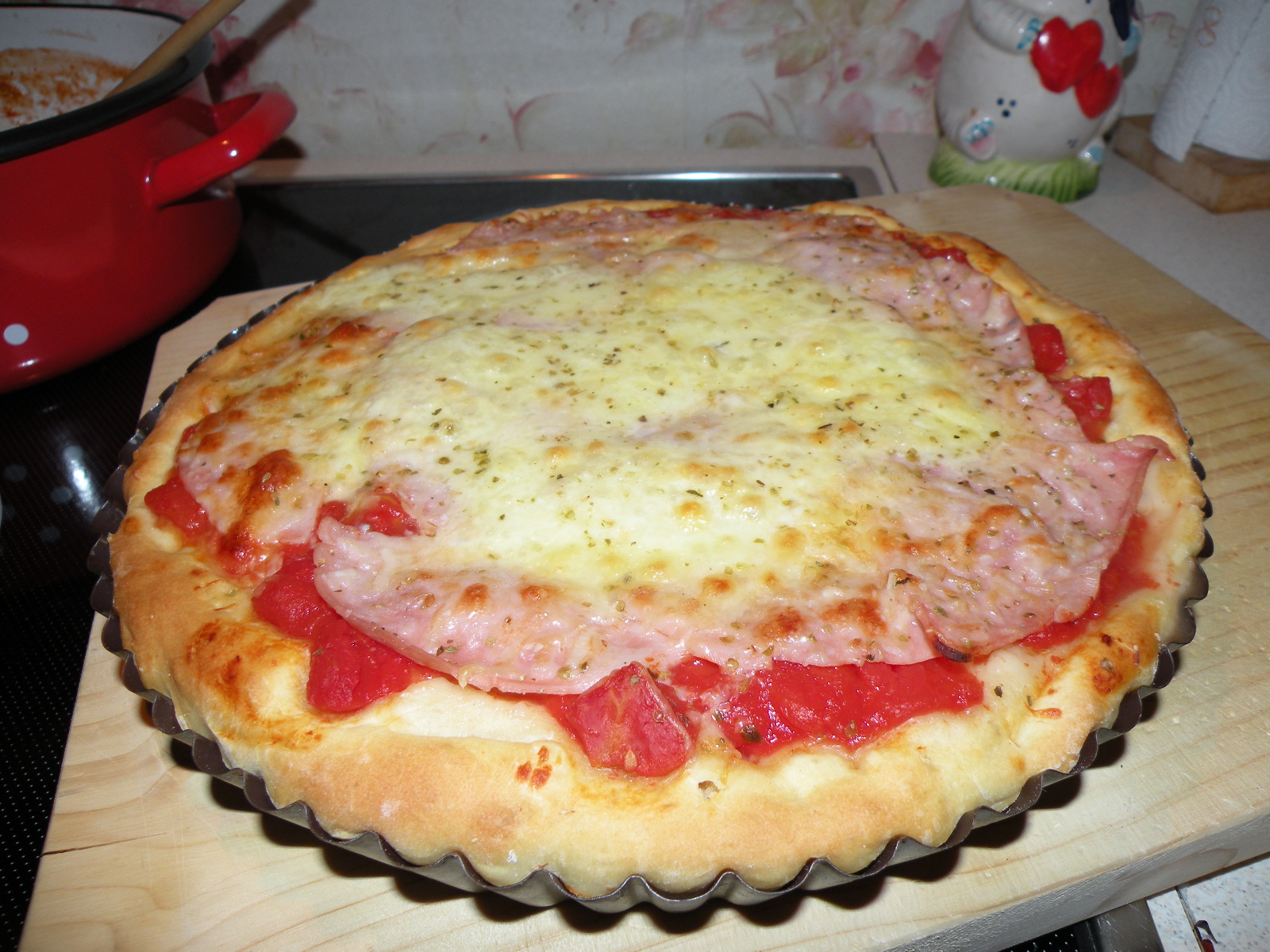 Aperitiv tarta pufoasa cu sunca, parmezan, cascaval si mozzarela Delaco